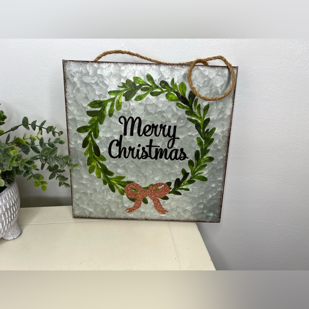 Brand New-MERRY CHRISTMAS Traditional Christmas wreath Metal Hanging Sign